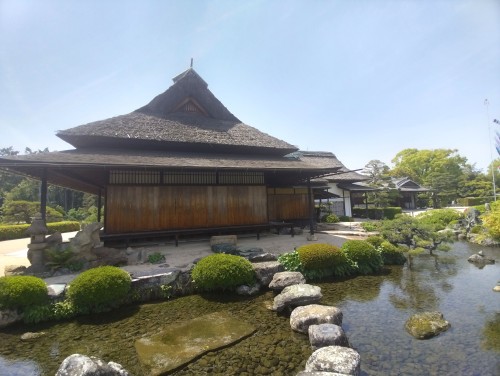岡山市 岡山後楽園 ～芝生と水辺、岡山城を望む景色に心ほどける、日本三名園のひとつ～
