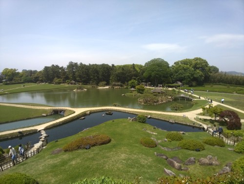 岡山市 岡山後楽園 ～芝生と水辺、岡山城を望む景色に心ほどける、日本三名園のひとつ～