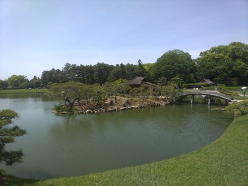 岡山市 岡山後楽園 ～芝生と水辺、岡山城を望む景色に心ほどける、日本三名園のひとつ～