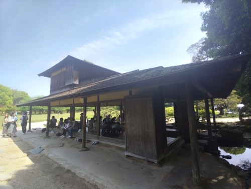 岡山市 岡山後楽園 ～芝生と水辺、岡山城を望む景色に心ほどける、日本三名園のひとつ～