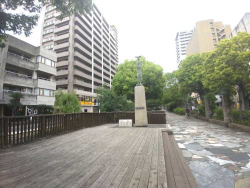 岡山市 西川緑道公園 ～岡山市の真ん中で、水音と木漏れ日に癒やされる、街なかの緑の散歩道～