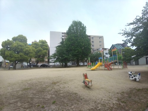 岡山市 下田町公園 ～街なかの喧騒を離れ、緑に触れられる岡山市中心部の小さな憩いの場～