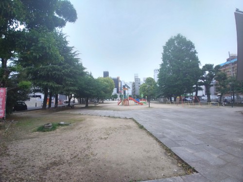 岡山市 下田町公園 ～街なかの喧騒を離れ、緑に触れられる岡山市中心部の小さな憩いの場～