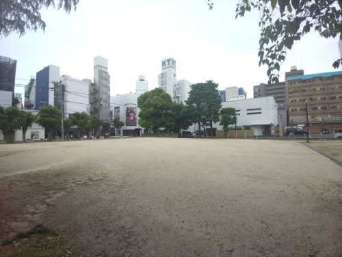 岡山市 下田町公園 ～街なかの喧騒を離れ、緑に触れられる岡山市中心部の小さな憩いの場～