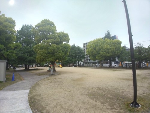 岡山市 下田町公園 ～街なかの喧騒を離れ、緑に触れられる岡山市中心部の小さな憩いの場～