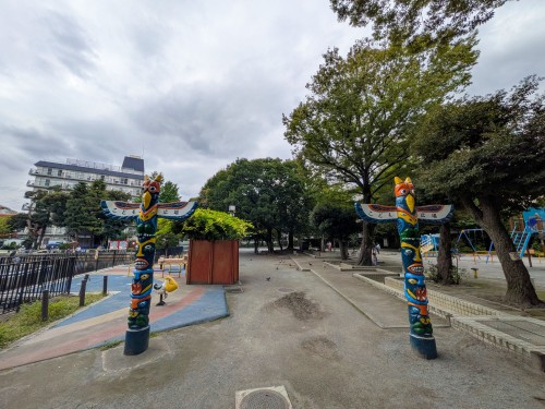 目黒区 清水池公園 ～目黒区の住宅街に広がる水辺の憩いの場。釣りや遊具、豊かな緑を楽しめる清水池公園～