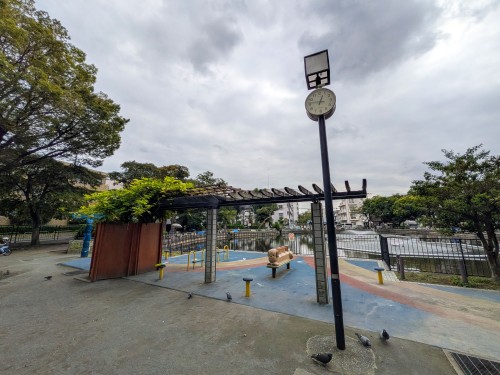 目黒区 清水池公園 ～目黒区の住宅街に広がる水辺の憩いの場。釣りや遊具、豊かな緑を楽しめる清水池公園～