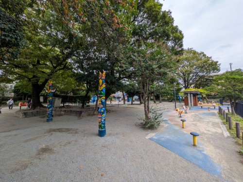 目黒区 清水池公園 ～目黒区の住宅街に広がる水辺の憩いの場。釣りや遊具、豊かな緑を楽しめる清水池公園～
