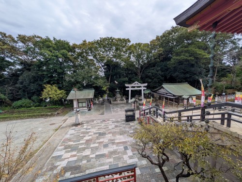 目黒区 目黒不動尊 瀧泉寺 ～朱色の本堂と豊かな緑が織りなす風景。江戸から続く信仰と歴史を感じる目黒不動尊～