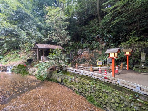 世田谷区 等々力渓谷公園 ～都会の喧騒を忘れる緑と水の癒やし空間。歴史と自然が息づく世田谷・等々力渓谷公園～
