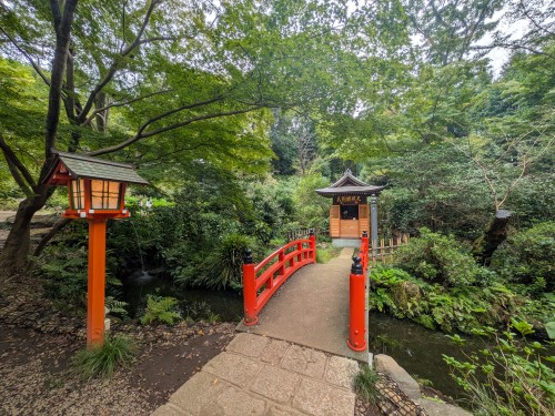 世田谷区 等々力渓谷公園 ～都会の喧騒を忘れる緑と水の癒やし空間。歴史と自然が息づく世田谷・等々力渓谷公園～